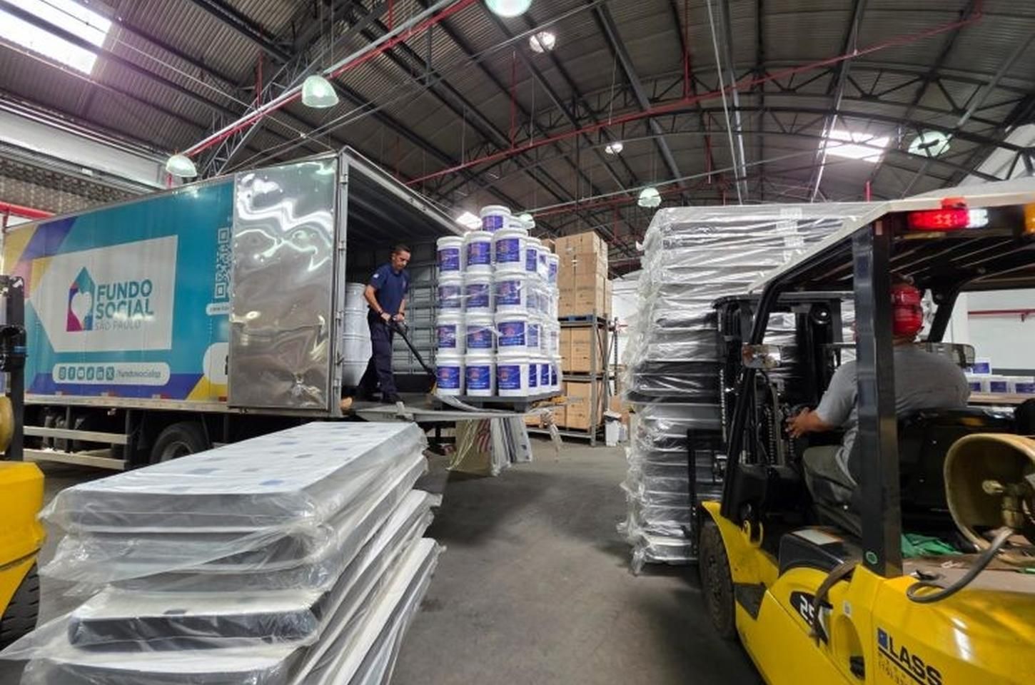 Governo de SP reforça envio de ajuda humanitária a Peruíbe após chuvas