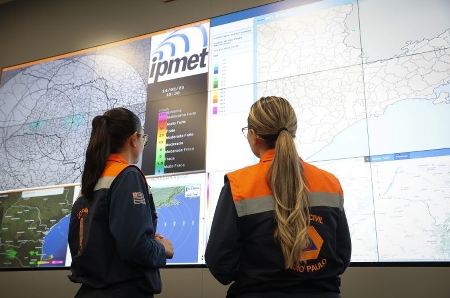 Governo de SP reúne prefeitos para alinhar ações preventivas contra chuvas no litoral