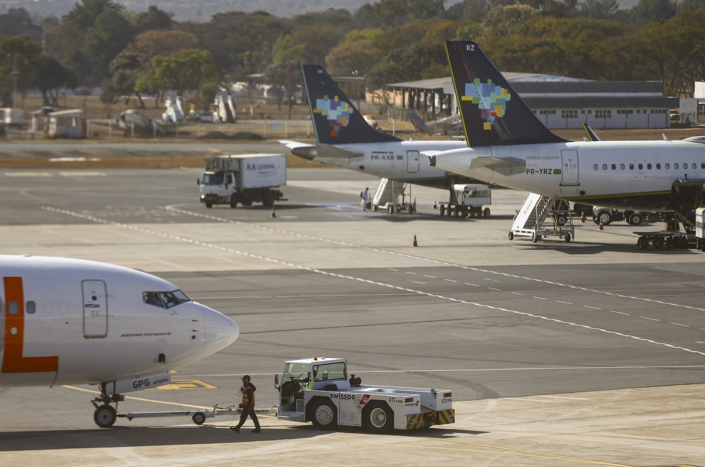 Governo desonera querosene de aviação para conter alta de combustíveis