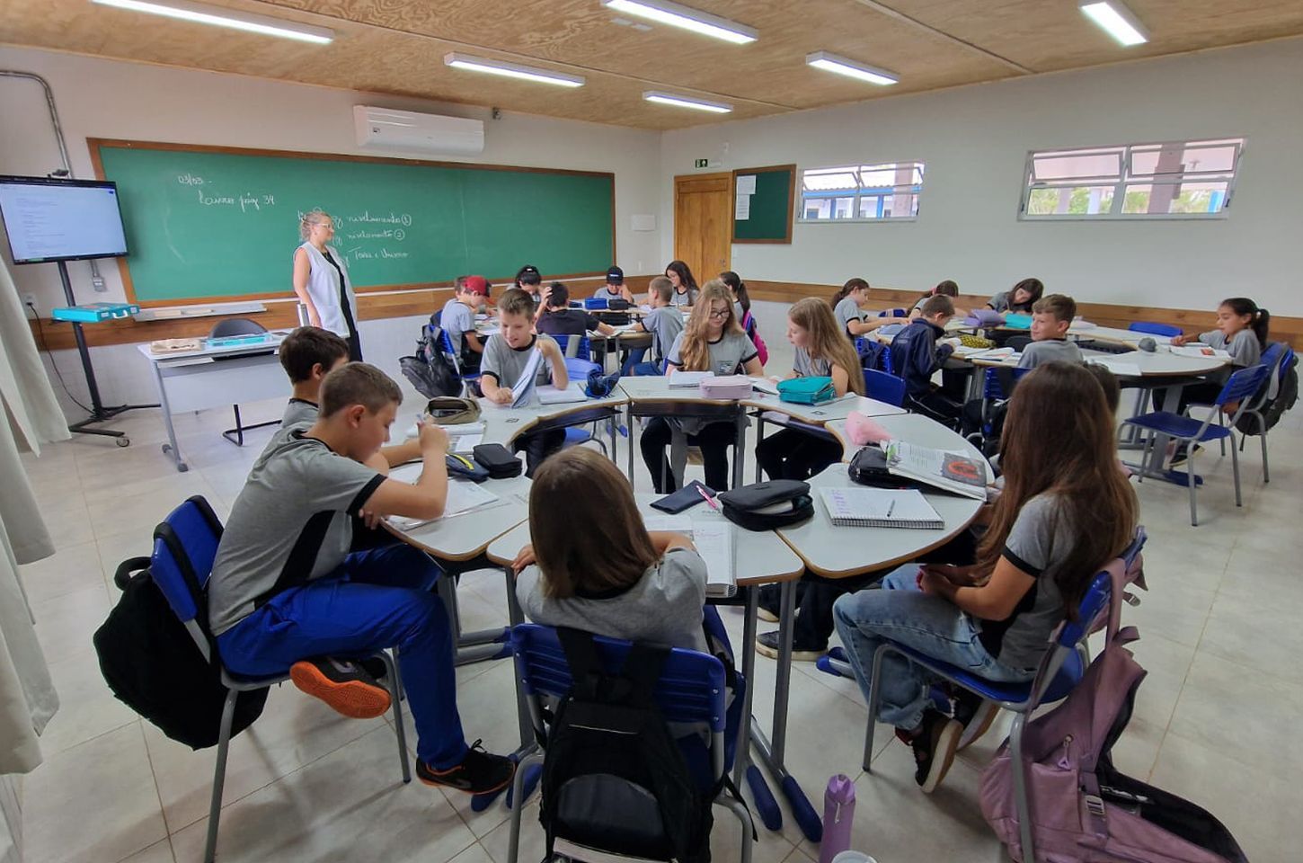 Governo do Paraná avança na substituição de salas de madeira por estruturas modernas