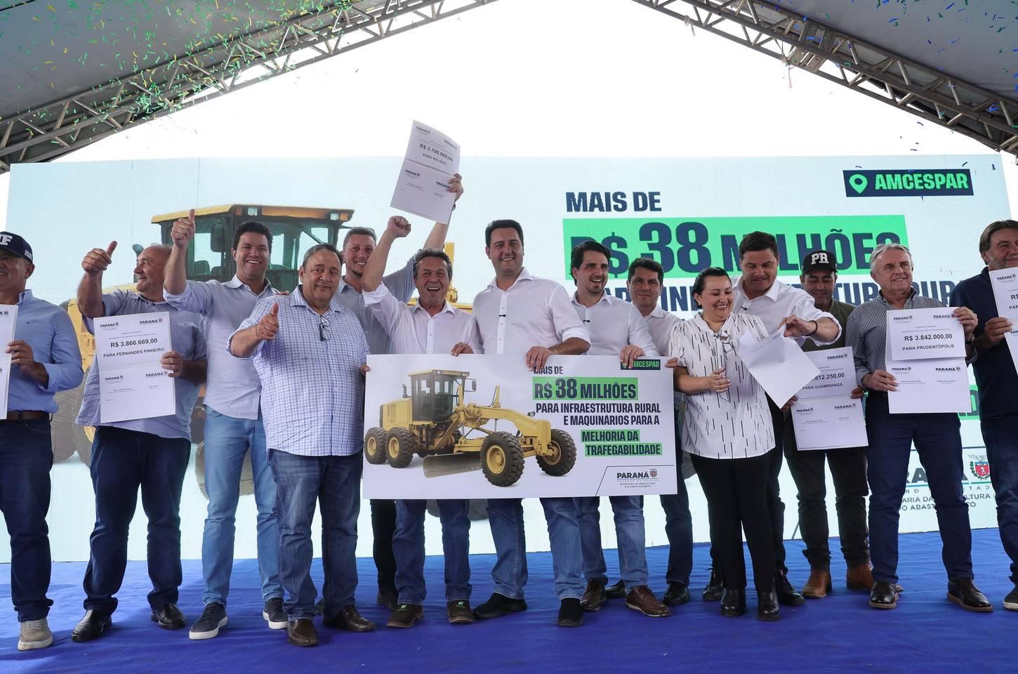 Governo do Paraná investe R$ 38 milhões em máquinas para estradas rurais