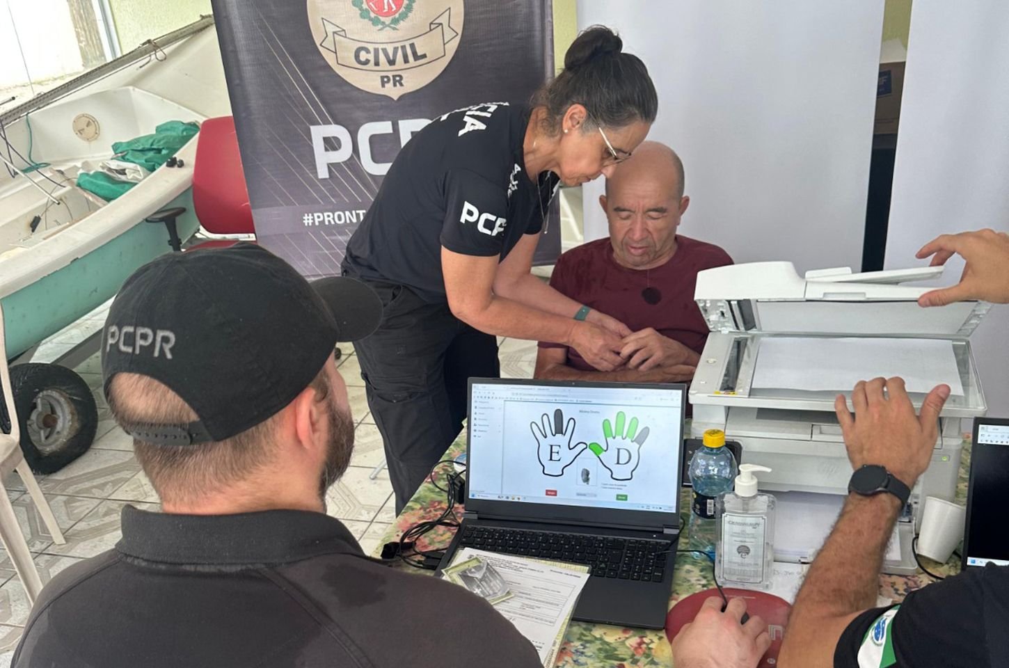 Governo do Paraná leva serviços de segurança pública a ilha do litoral