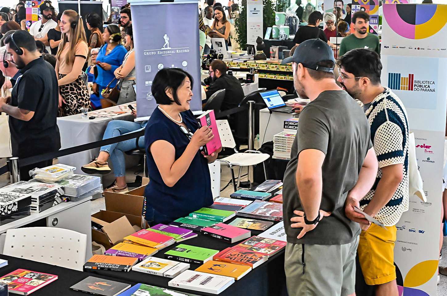 Governo marca presença na primeira Festa Literária do Paraná em Curitiba