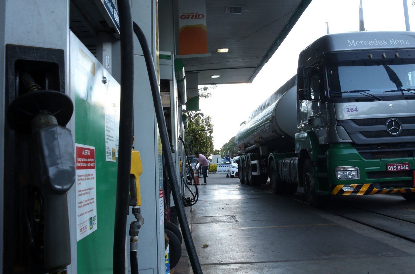 Governo prepara subsídio ao diesel importado com desconto de R$ 1,20 por litro
