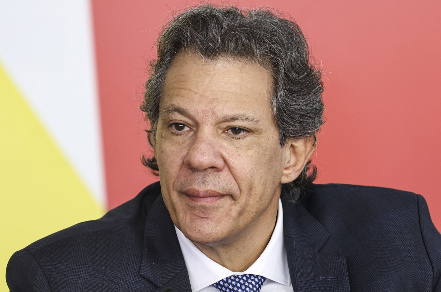 Governo propõe mudança no ICMS dos combustíveis para conter preços