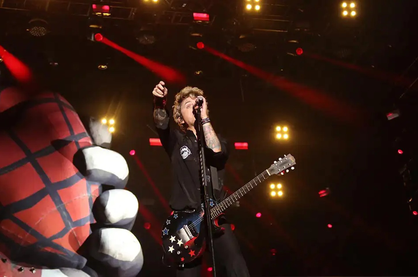Green Day abre Super Bowl 60 com Bad Bunny no intervalo