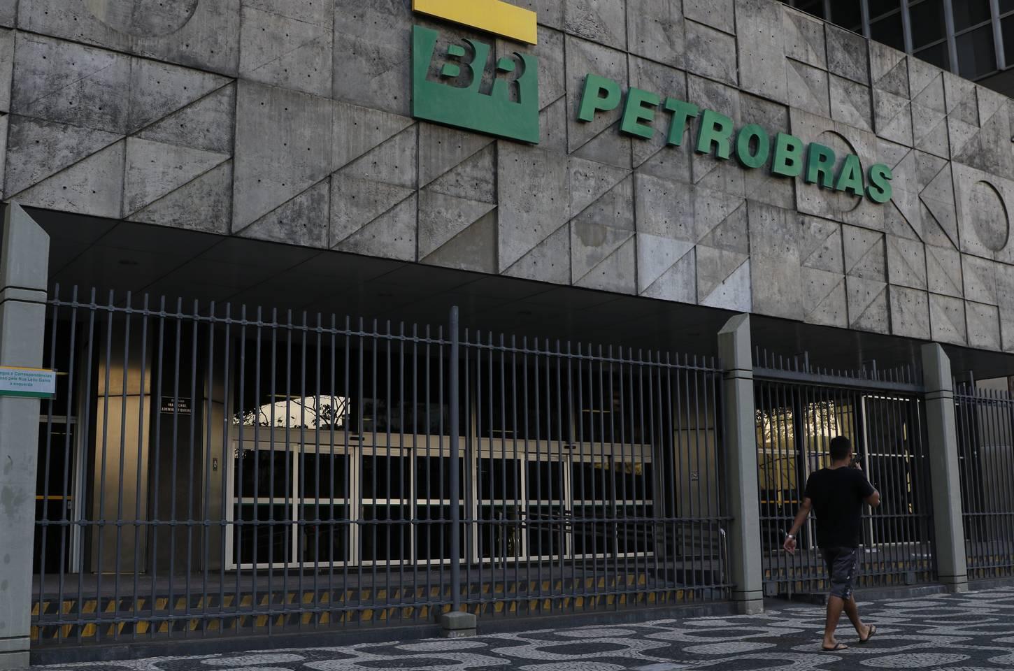 Greve na Petrobras divide sindicatos no nono dia de paralisação