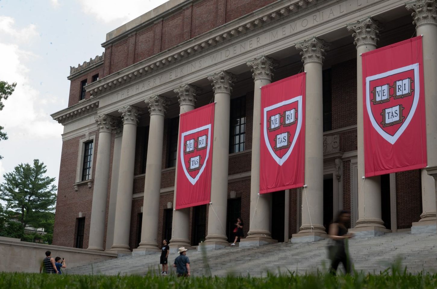 Grupo ShinyHunters vaza dados de Harvard e UPenn após ataques de engenharia social
