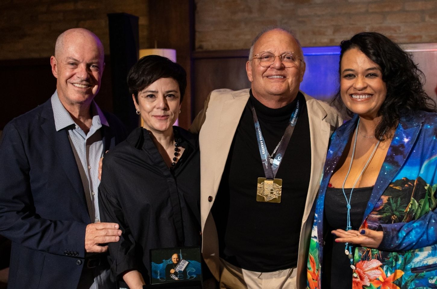 Guilherme Arantes recebe Medalha UBC em noite de homenagens em São Paulo