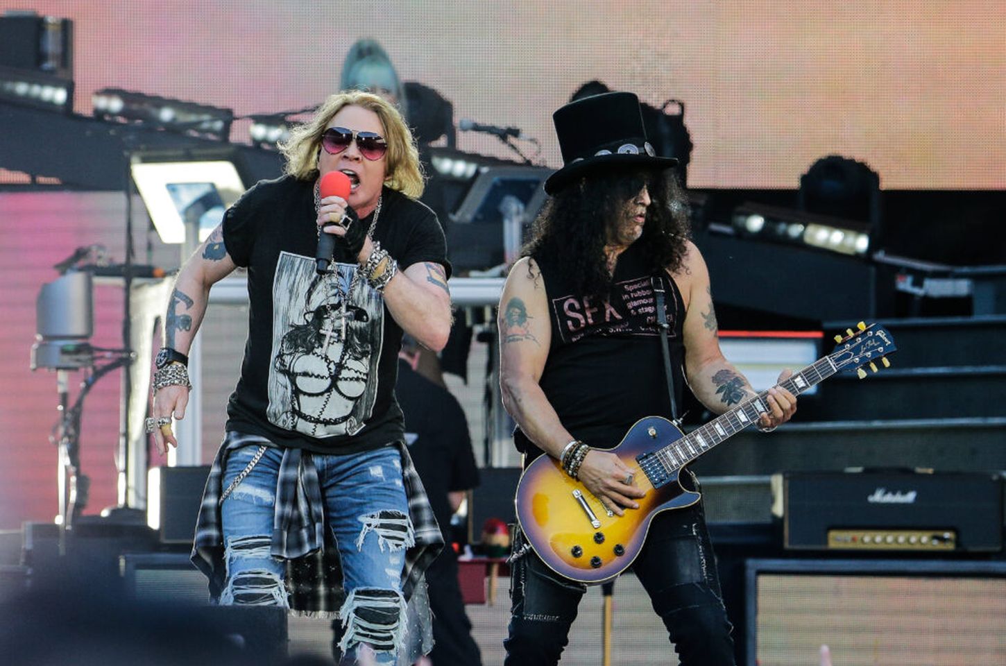 Guns N' Roses volta ao Brasil em 2026 com shows solo e festival