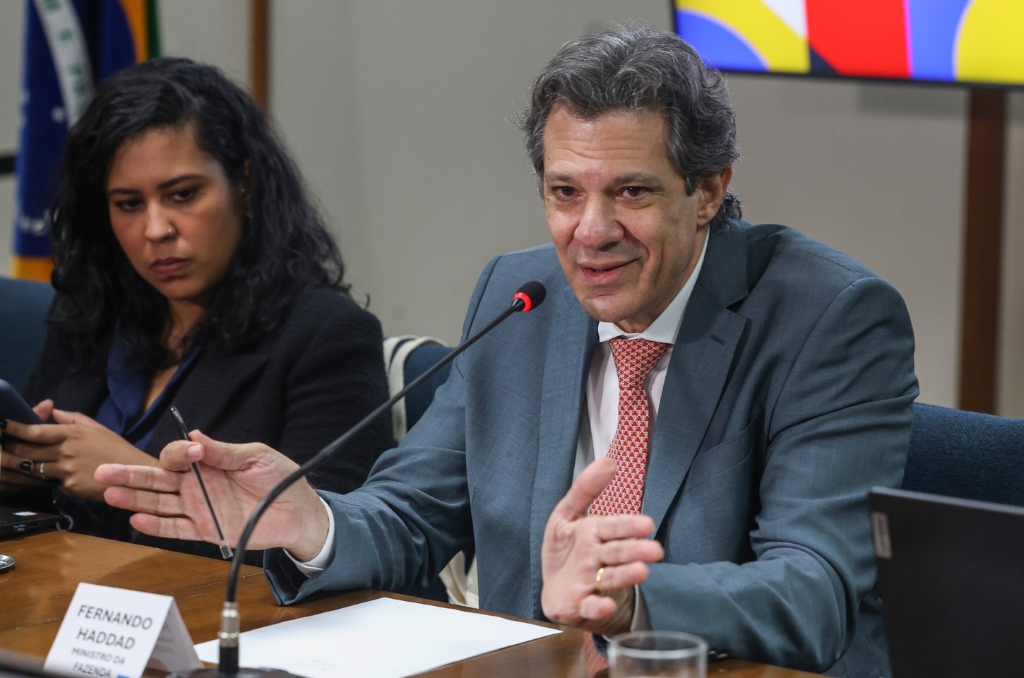 Haddad defende lei para regulamentar verbas indenizatórias no serviço público