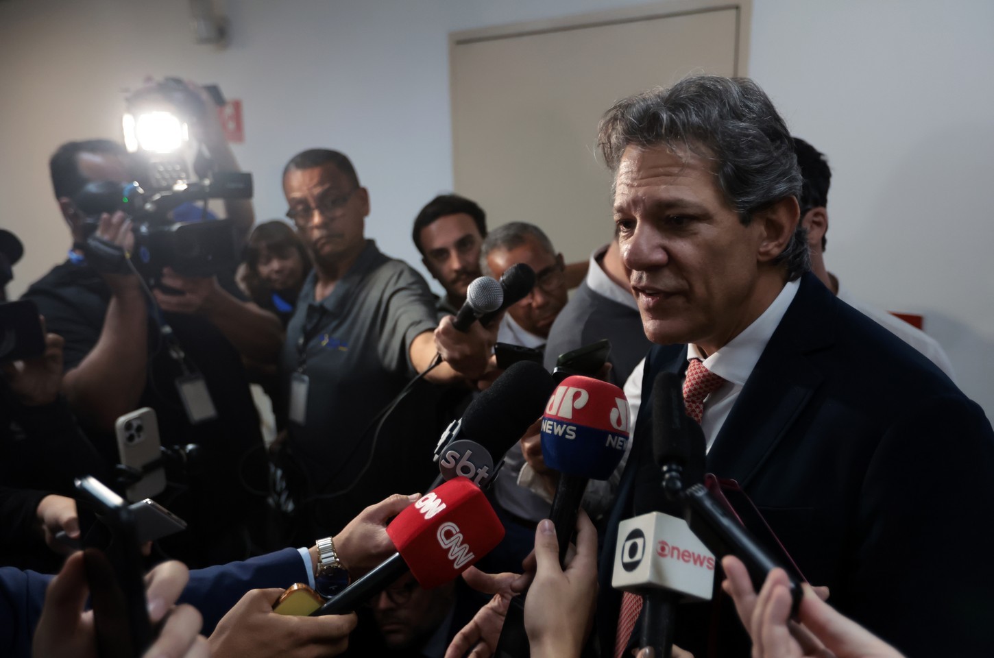 Haddad vê risco limitado da crise no Oriente Médio para economia brasileira