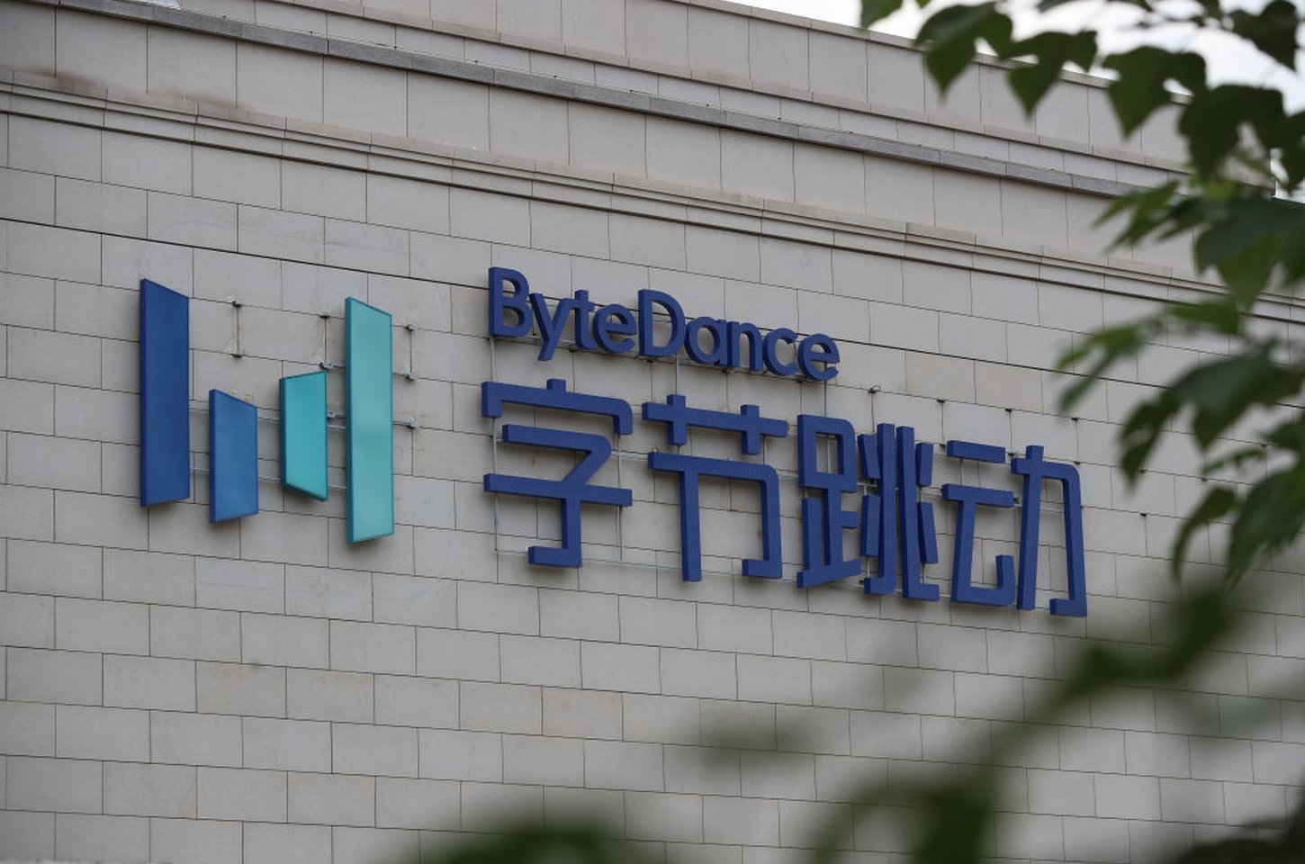 Hollywood declara guerra ao Seedance 2.0 da ByteDance por violação de direitos