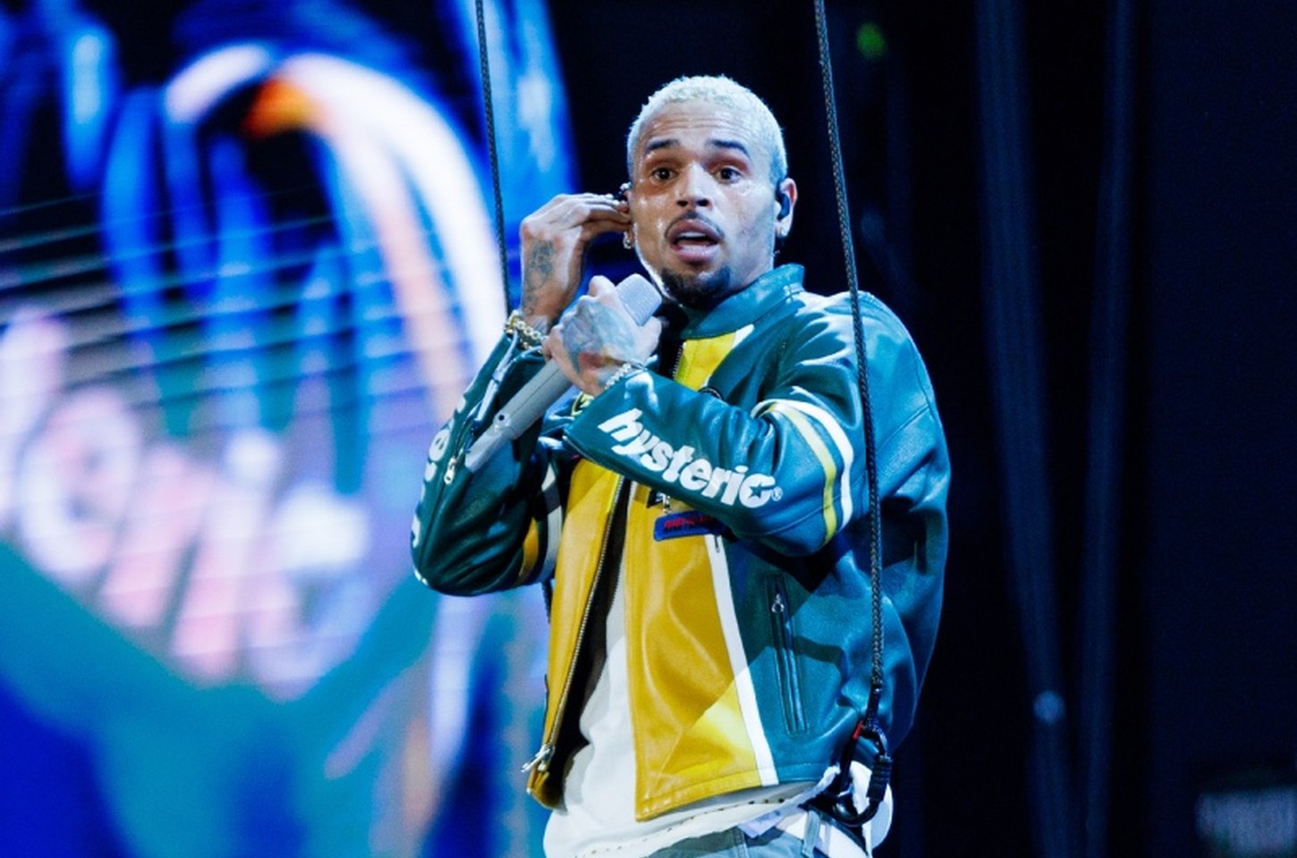Homem é preso após disparos perto da casa de Chris Brown em Los Angeles