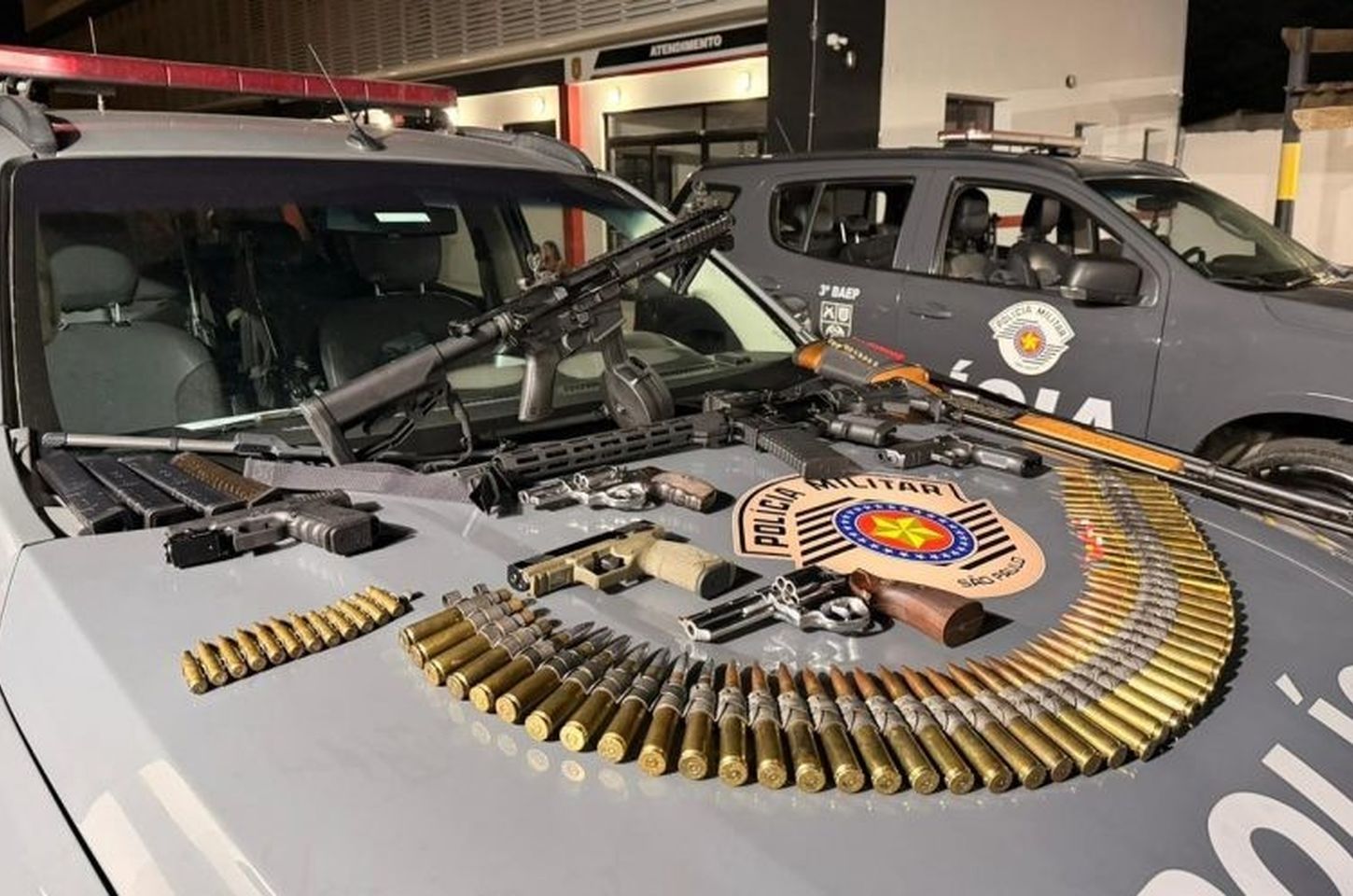 Homem é preso com arsenal de dez armas em Caraguatatuba