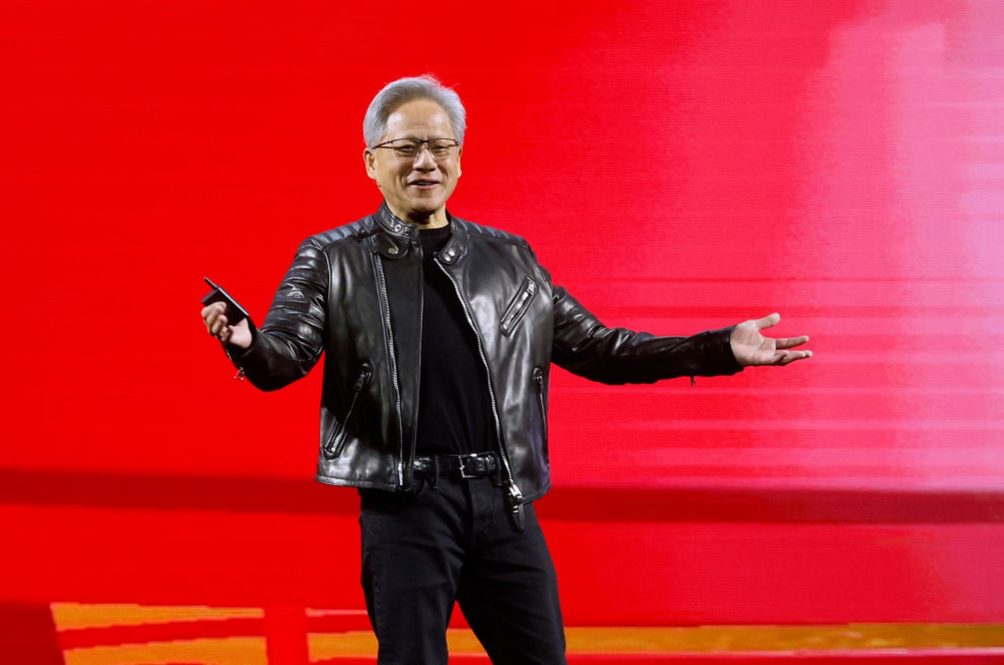 Huang desmente atrito com OpenAI e reafirma investimento bilionário