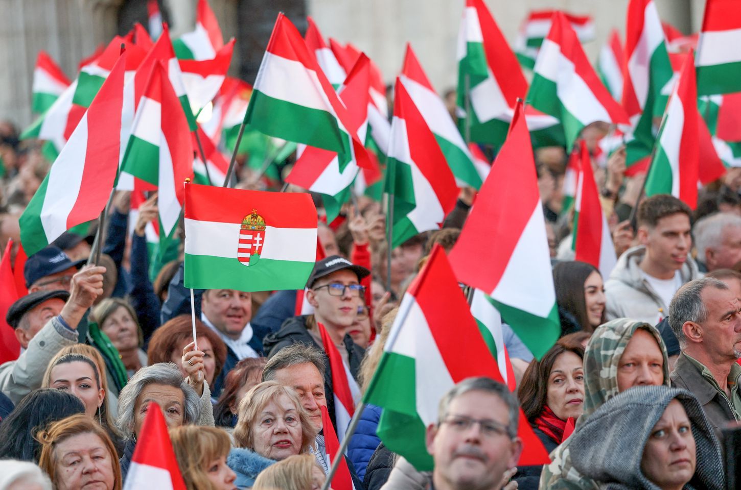 Hungria decide futuro político em eleição crucial neste domingo