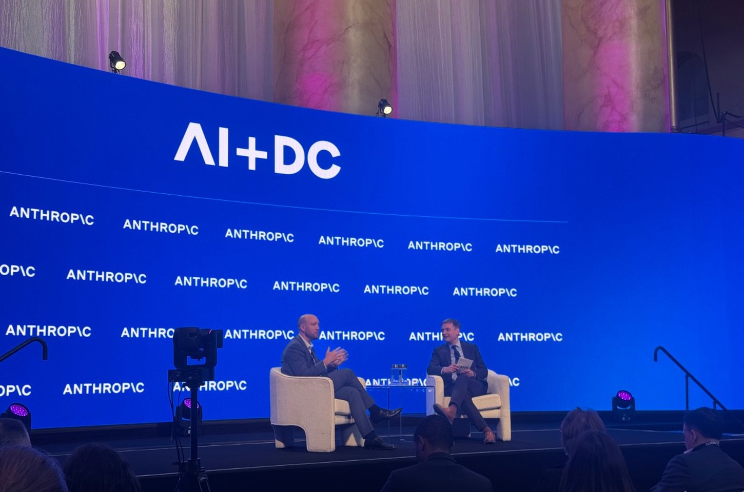 IA ainda não eliminou empregos, mas impacto pode ser brutal em breve