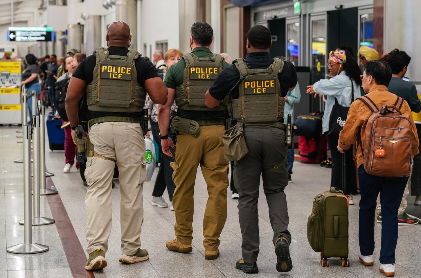 ICE em aeroportos dos EUA gera tensão durante shutdown do governo