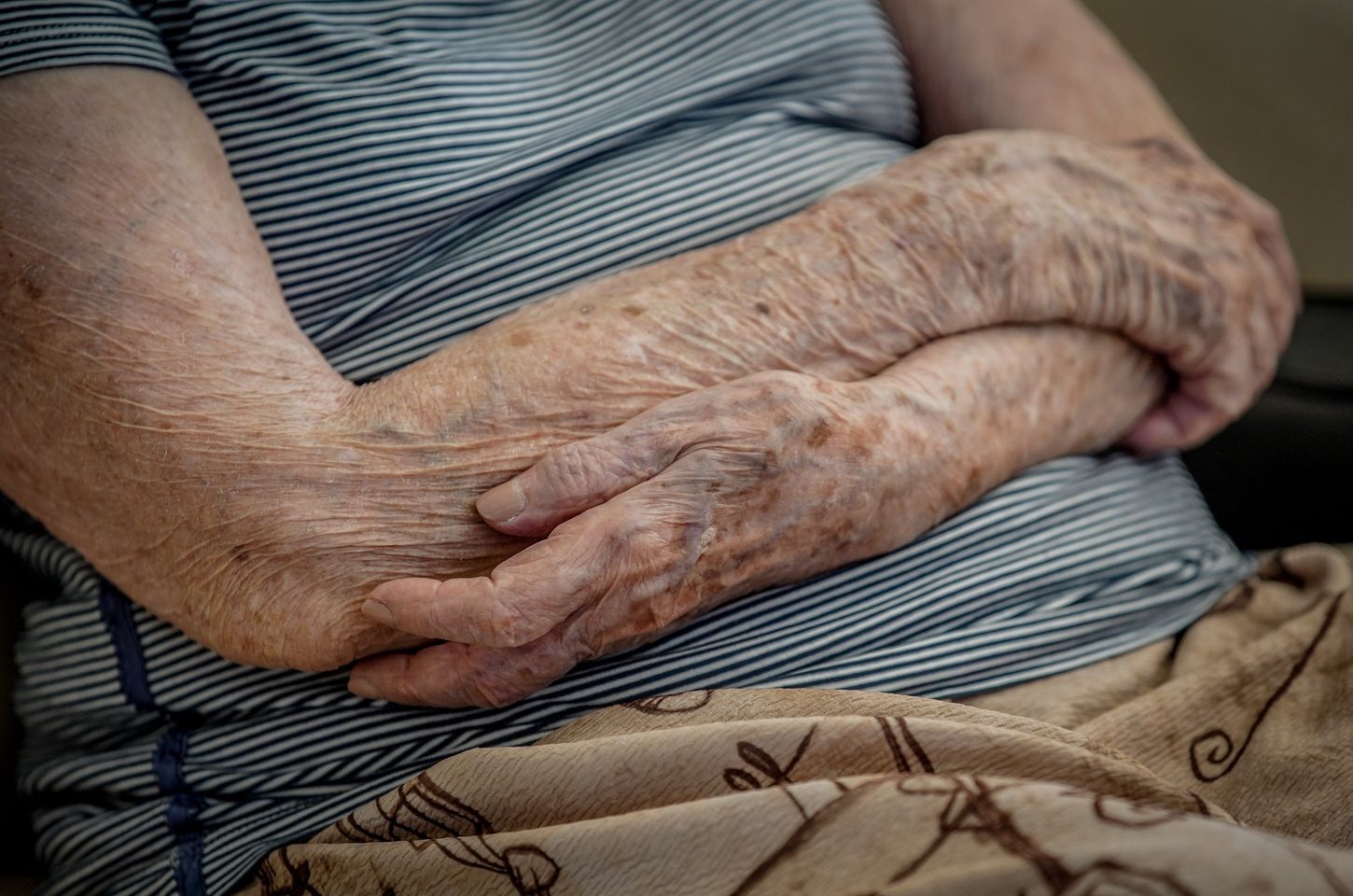 Idosos são resgatados de abrigo irregular na zona oeste do Rio