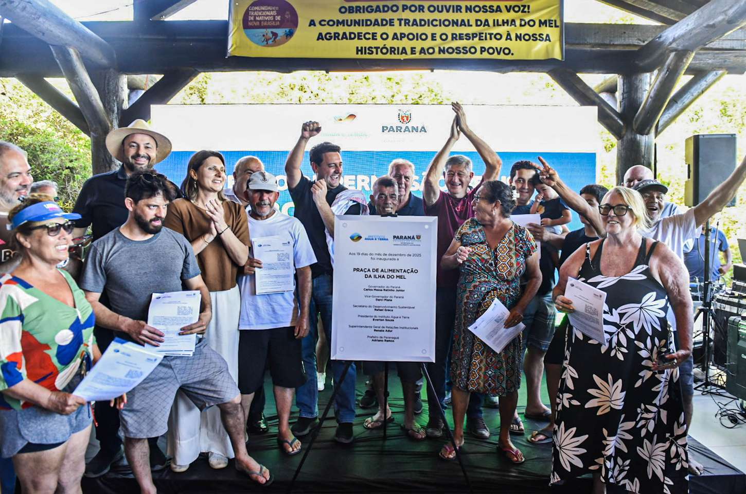 Ilha do Mel celebra entrega de títulos e autorização de uso sustentável