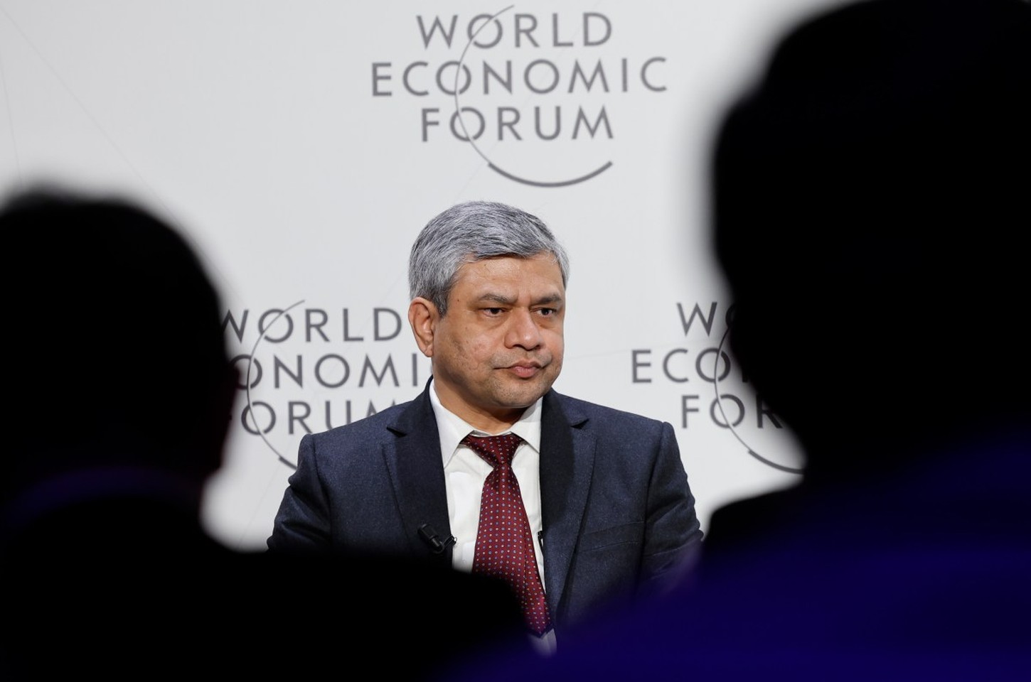 Índia mira US$ 200 bilhões em investimentos de IA para se tornar hub global