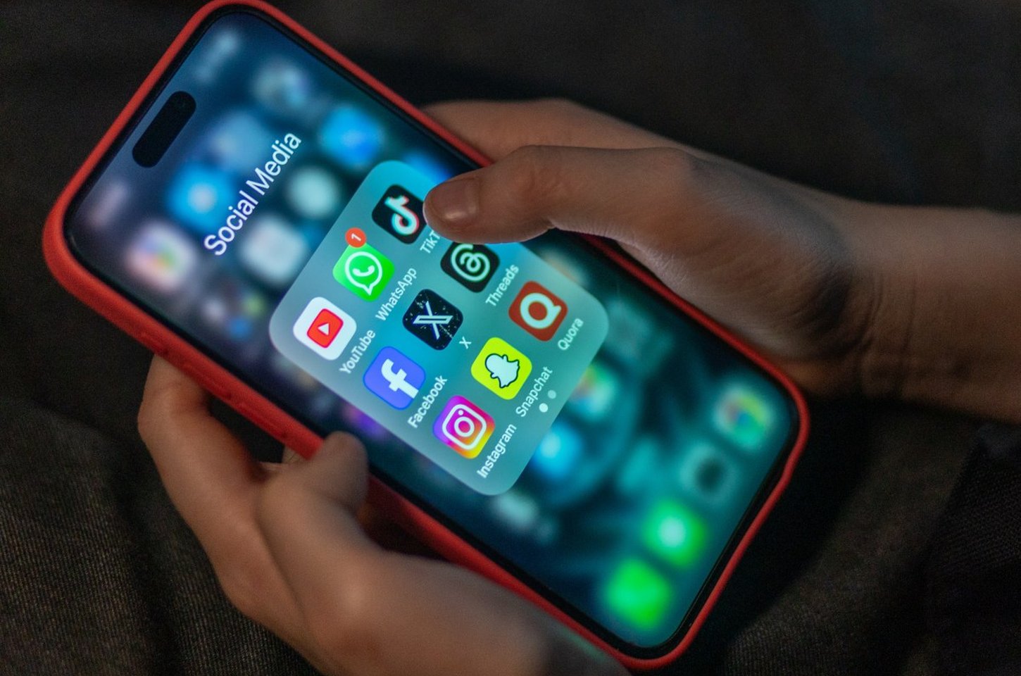 Indonésia adota restrições etárias para redes sociais em 2026