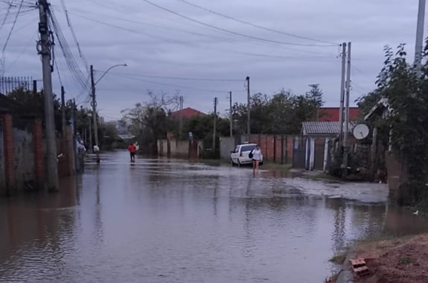 Inmet emite alerta de tempestade de grande perigo para o Sul