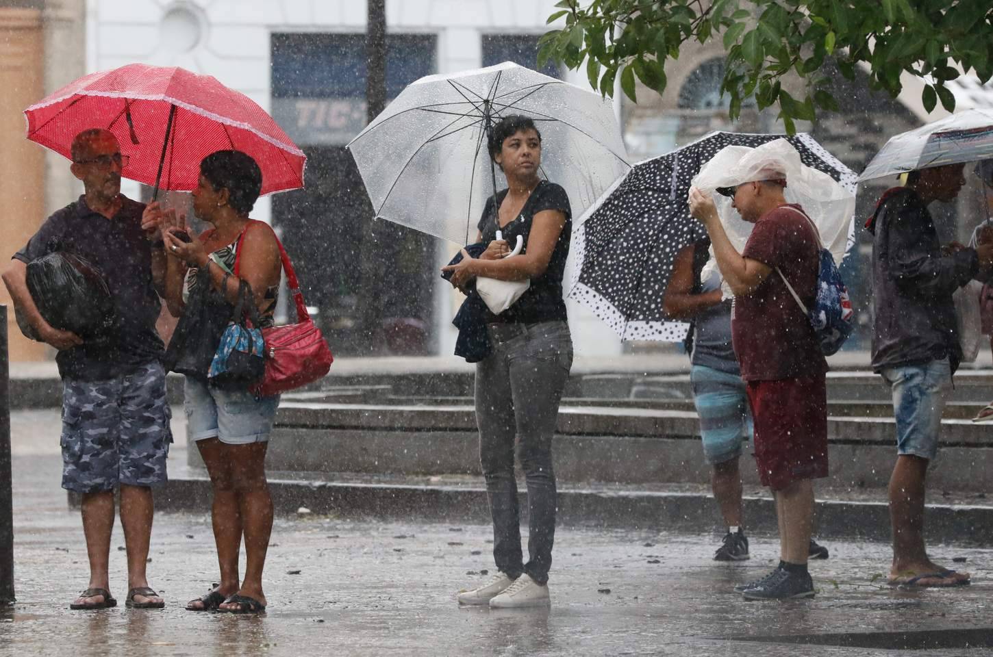 Inmet emite alertas de chuvas intensas em várias regiões do Brasil