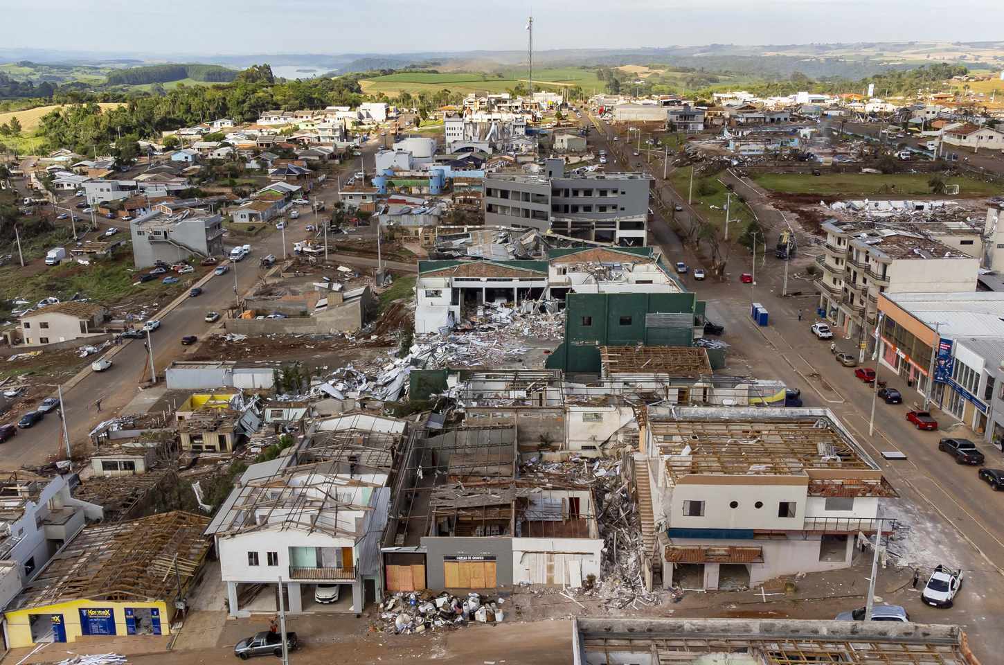 Inspeções estruturais após tornado no Paraná estão 98% concluídas