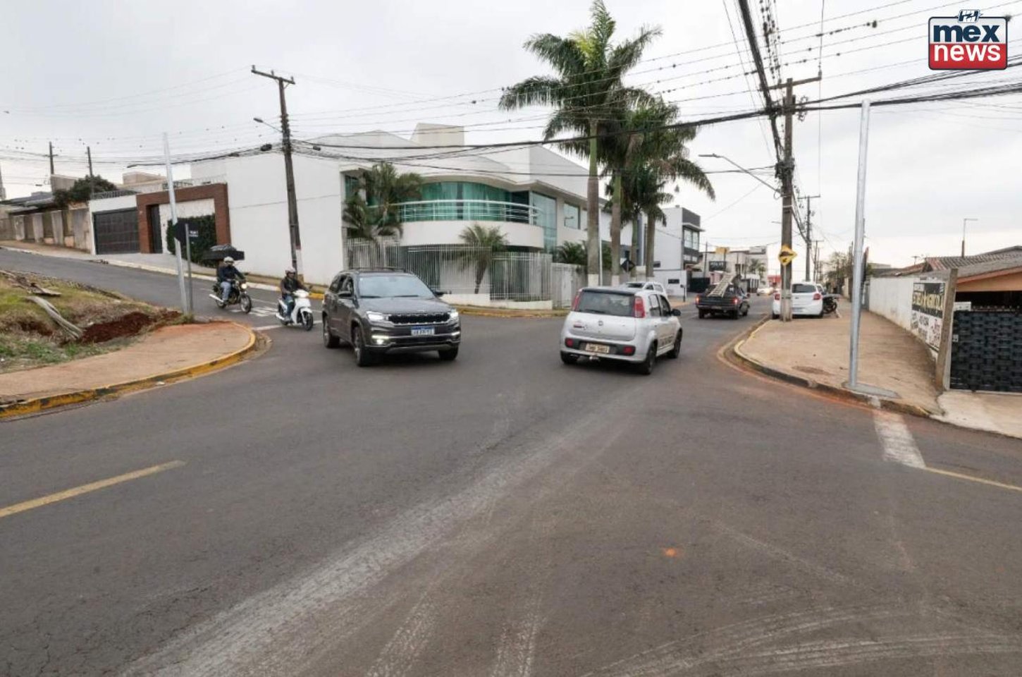 Instalação de rede de esgoto altera trânsito na Rua Cristiano Kussmaul