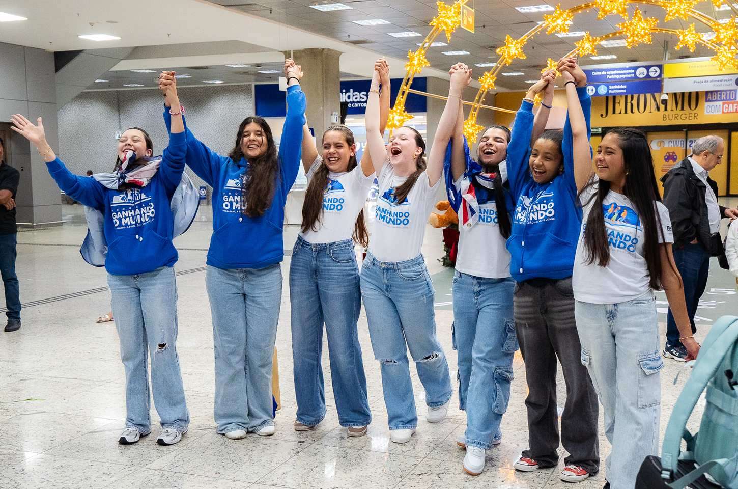 Intercambistas do Paraná retornam ao Brasil com experiências transformadoras