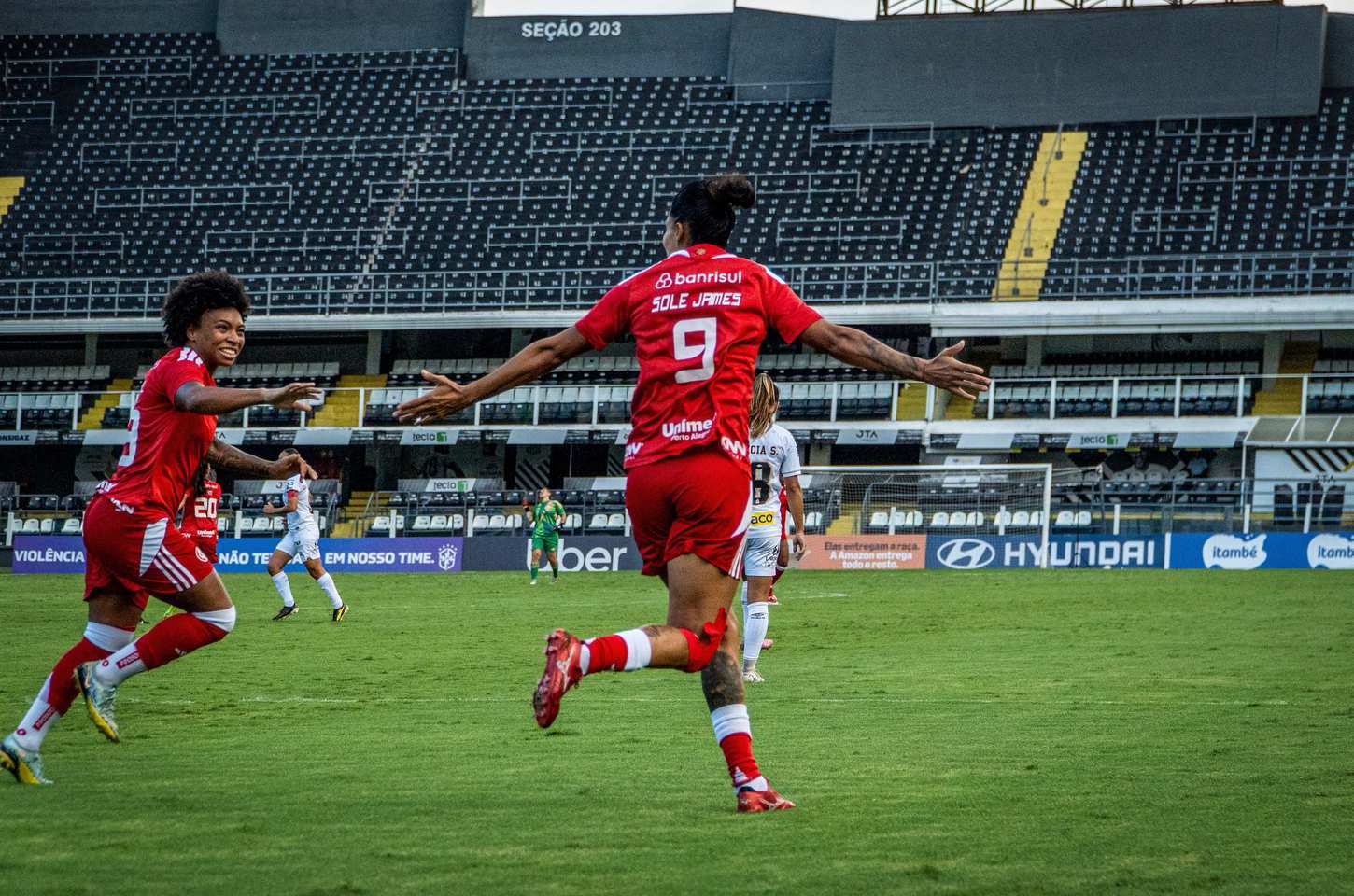 Internacional vence Santos fora de casa e assume 4º lugar no Brasileirão Feminino