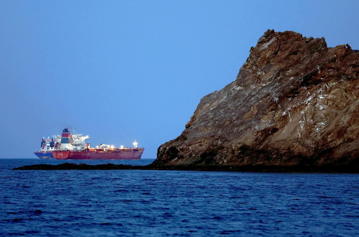 Irã ameaça fechar rotas marítimas após bloqueio naval dos EUA