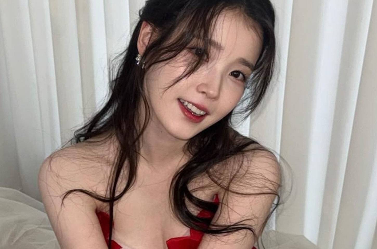 IU encerra 2025 com doação milionária para grupos vulneráveis na Coreia