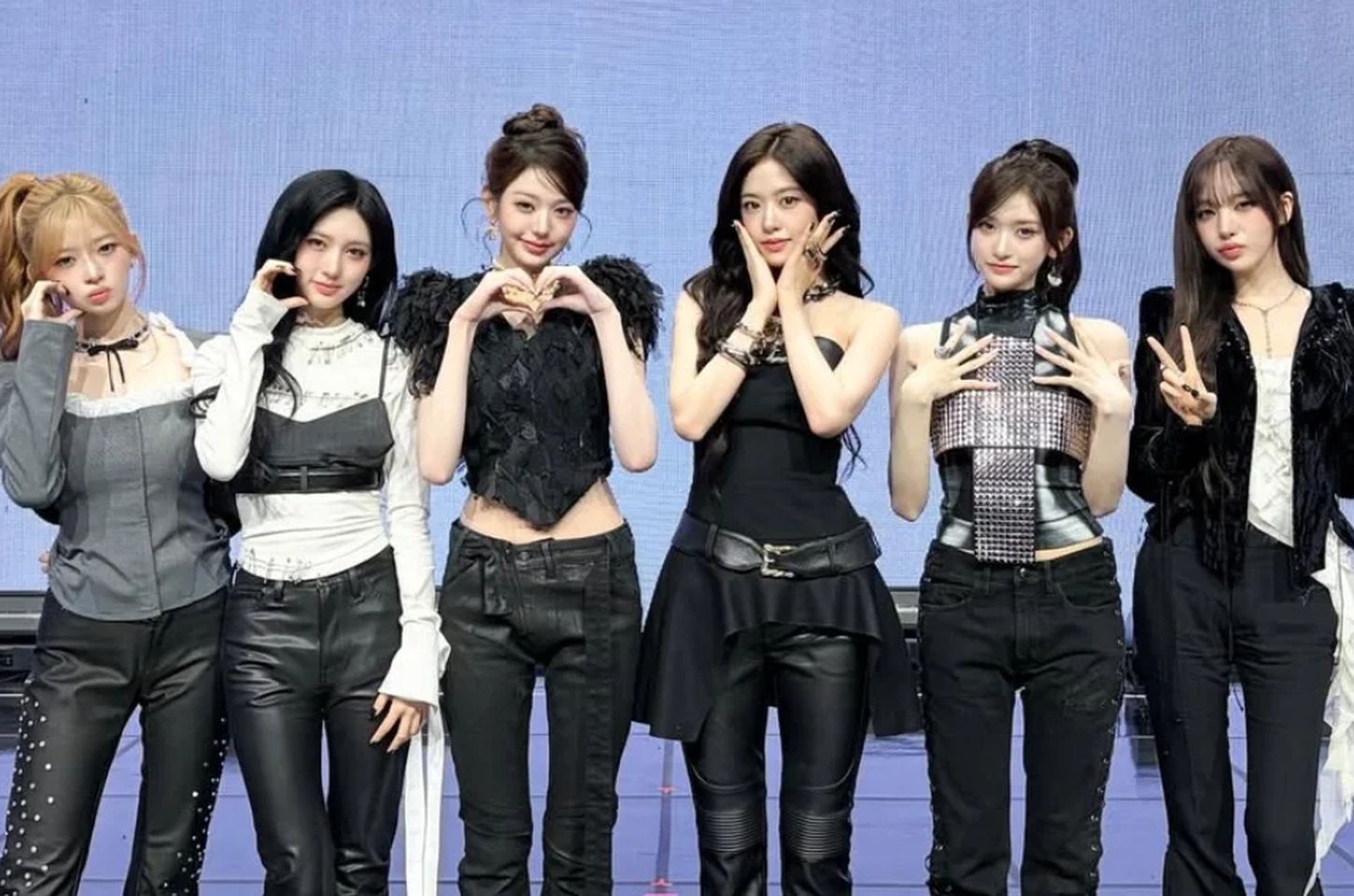 IVE lança clipe de "BLACKHOLE" e celebra álbum "REVIVE+" em showcase