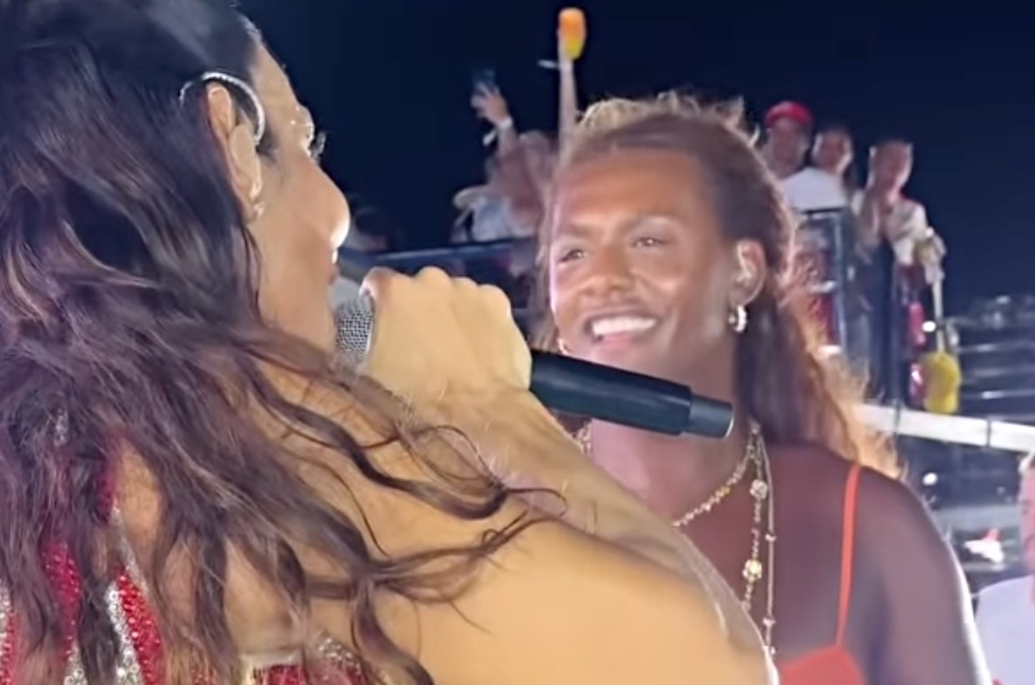 Ivete e Liniker brilham no Bloco Coruja com dueto histórico em Salvador