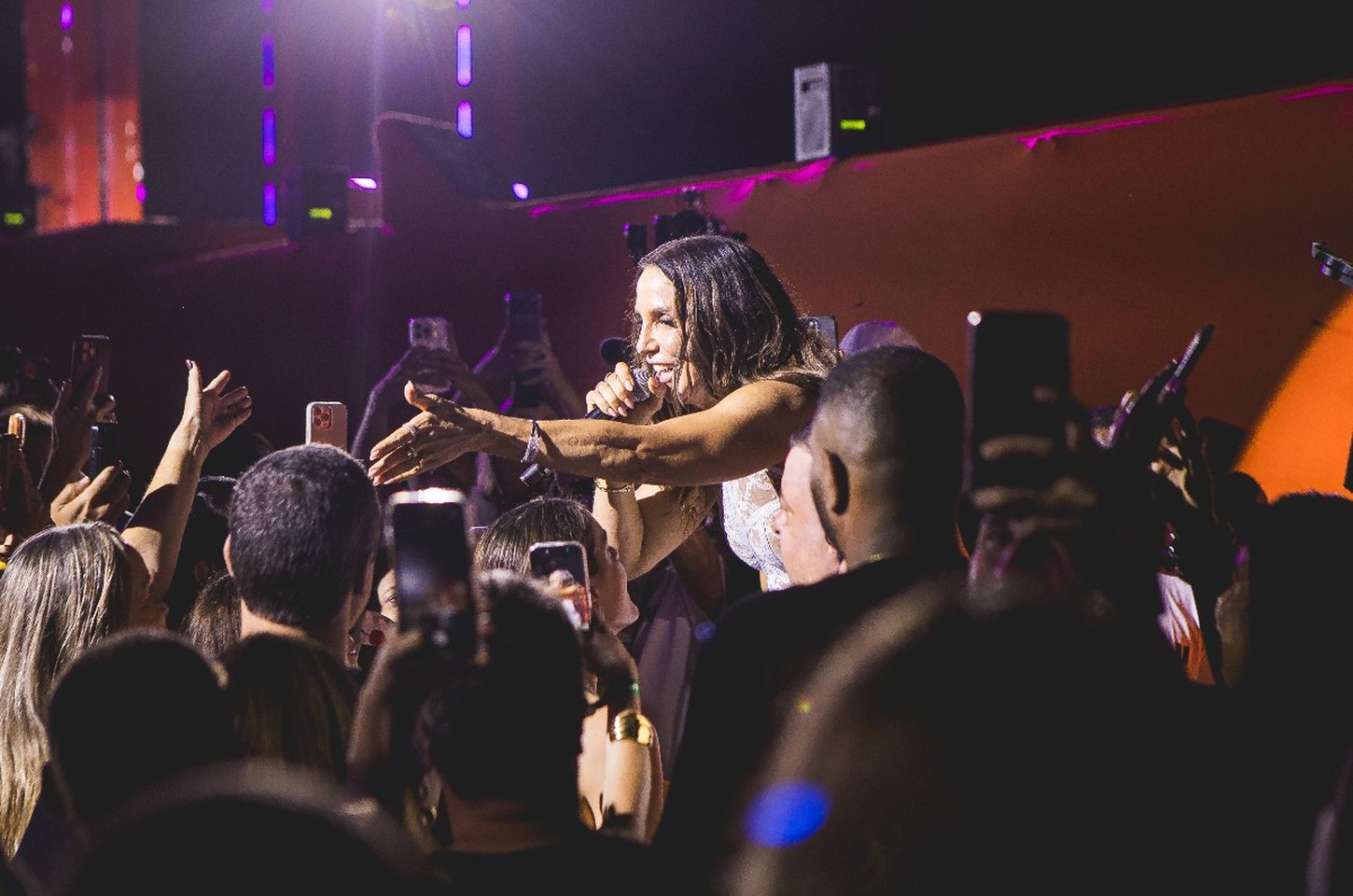 Ivete Sangalo leva público a uma maratona de samba de 7 horas em Salvador