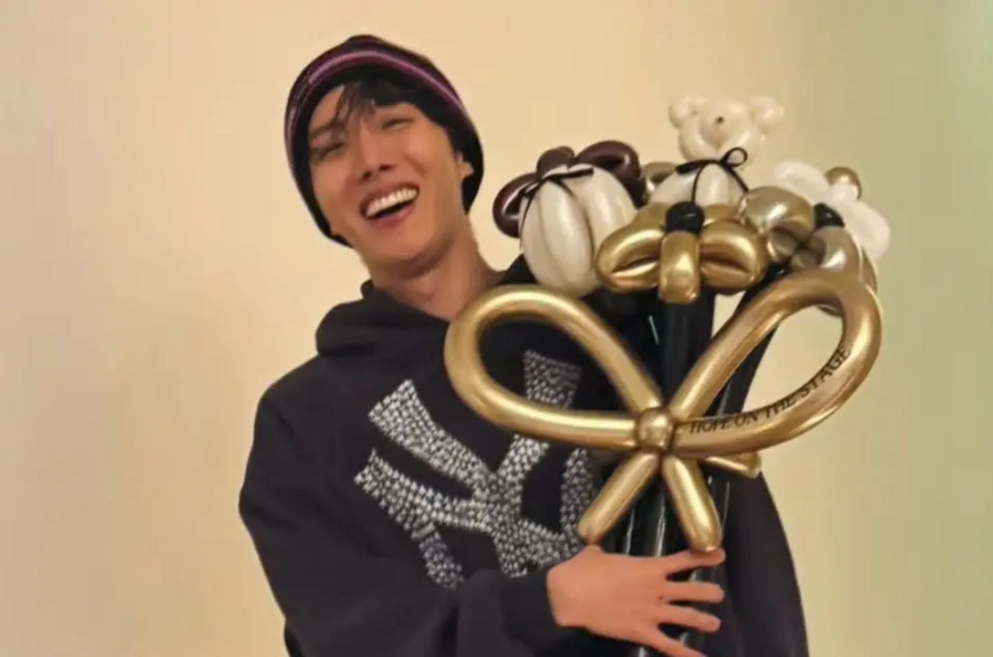 J-Hope do BTS completa 32 anos e grupo anuncia comeback para março