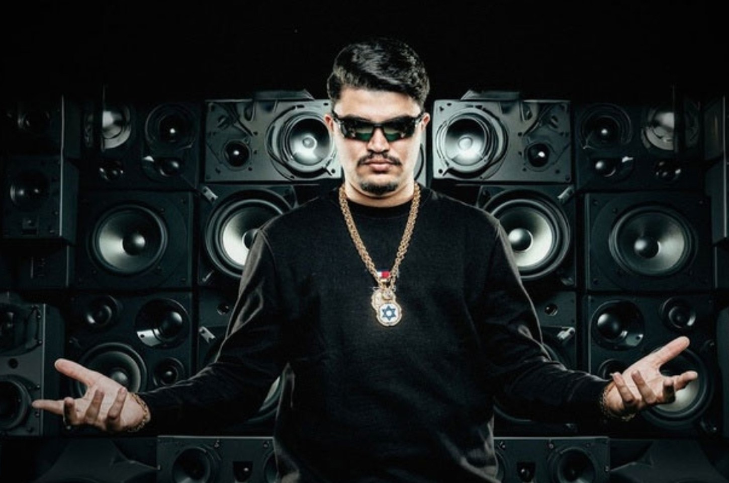 Japa NK assina com Warner Music após 1,8 bi de streams e sucesso global