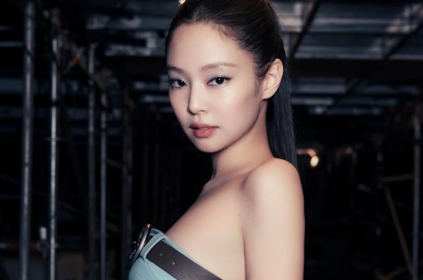 Jennie doa renda de exposição para aquecer famílias na Coreia do Sul