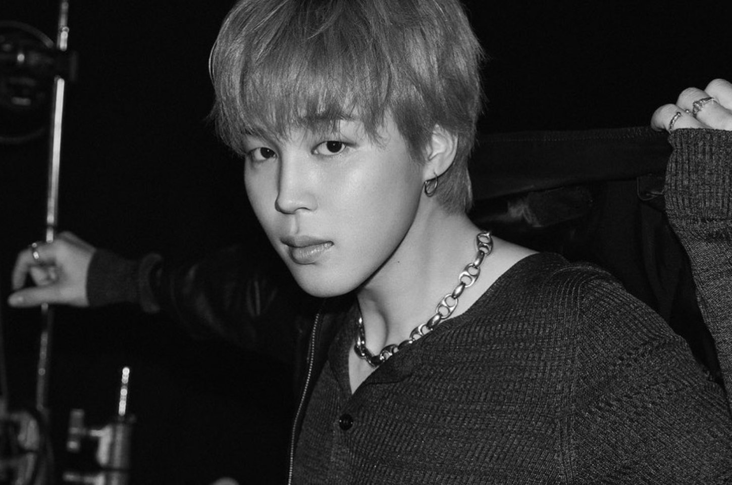 Jimin do BTS faz live após show da turnê ARIRANG e agradece fãs