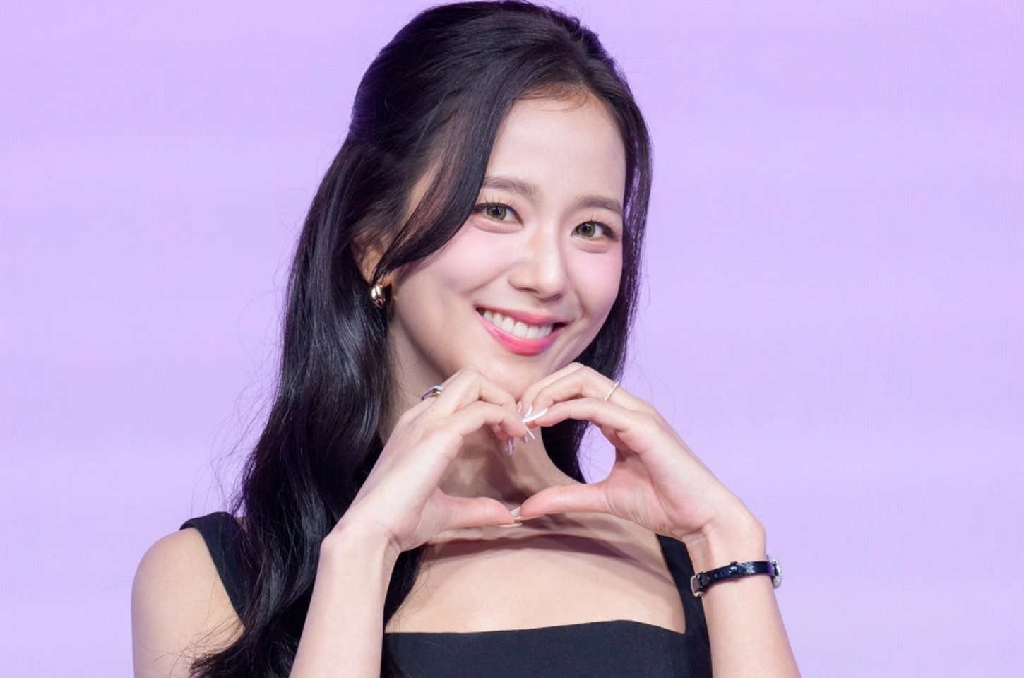 Jisoo brilha como atriz e estrela capa histórica da Billboard Brasil