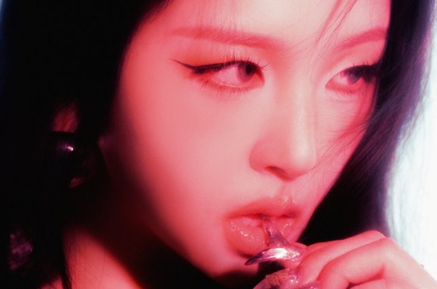 Jiwoo do KARD estreia como solista com EP "(EX)IST" após 9 anos