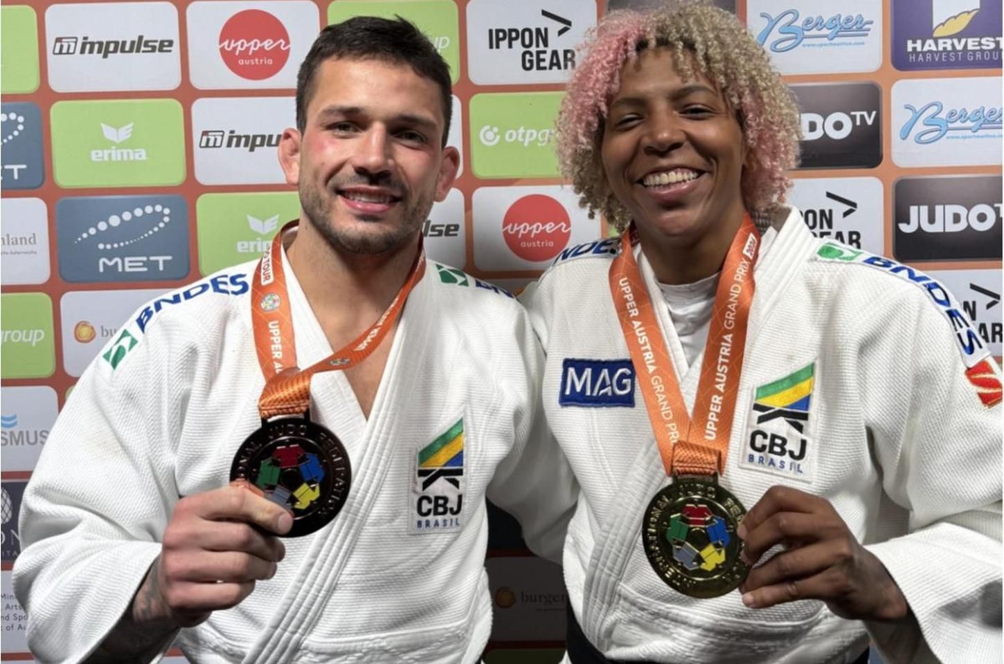 Judô brasileiro brilha na Áustria com ouro de Rafaela Silva e bronze de Cargnin