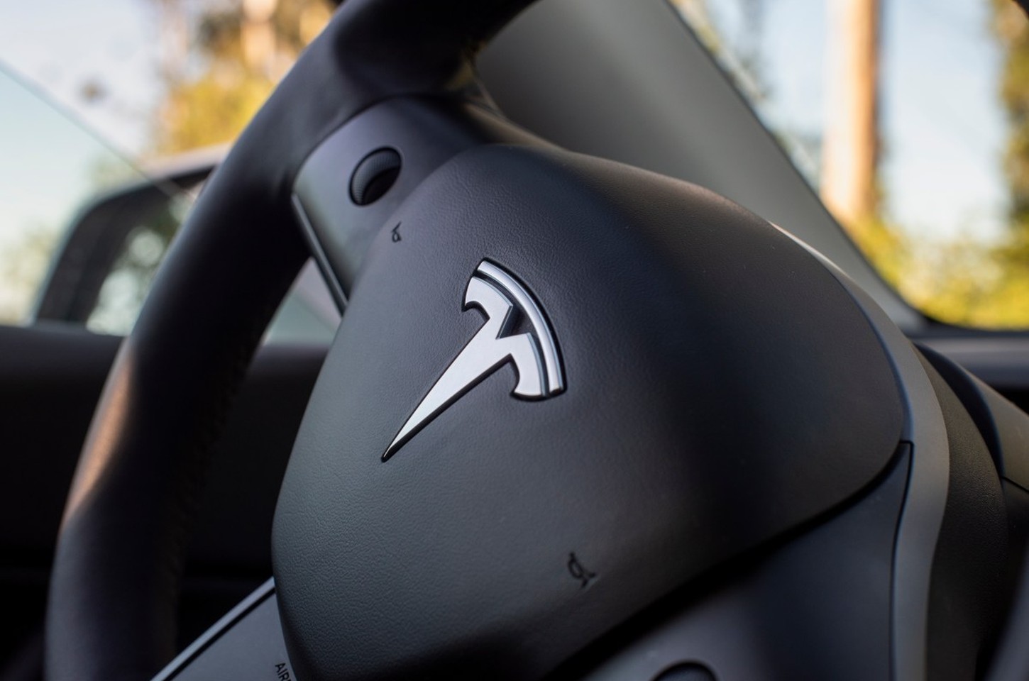 Juiz da Califórnia condena marketing enganoso da Tesla sobre Autopilot
