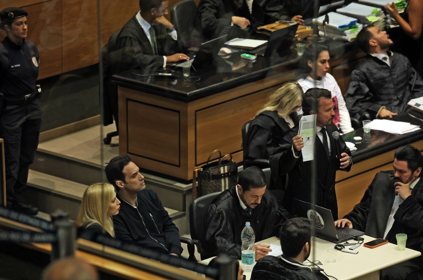 Juíza condena advogados de Jairinho a pagar custos por adiamento do júri