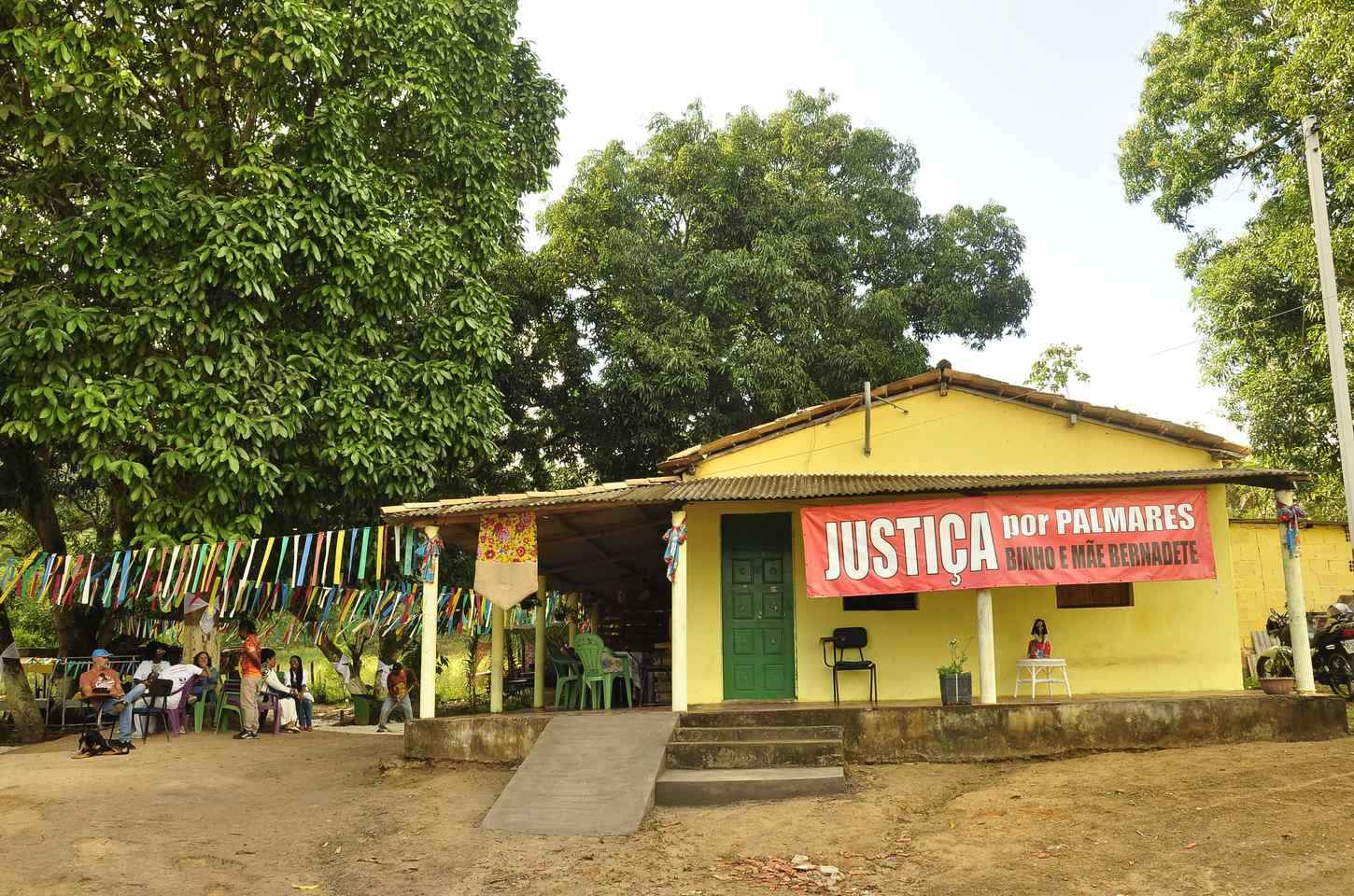 Julgamento de acusados pela morte de mãe Bernadete é retomado em Salvador