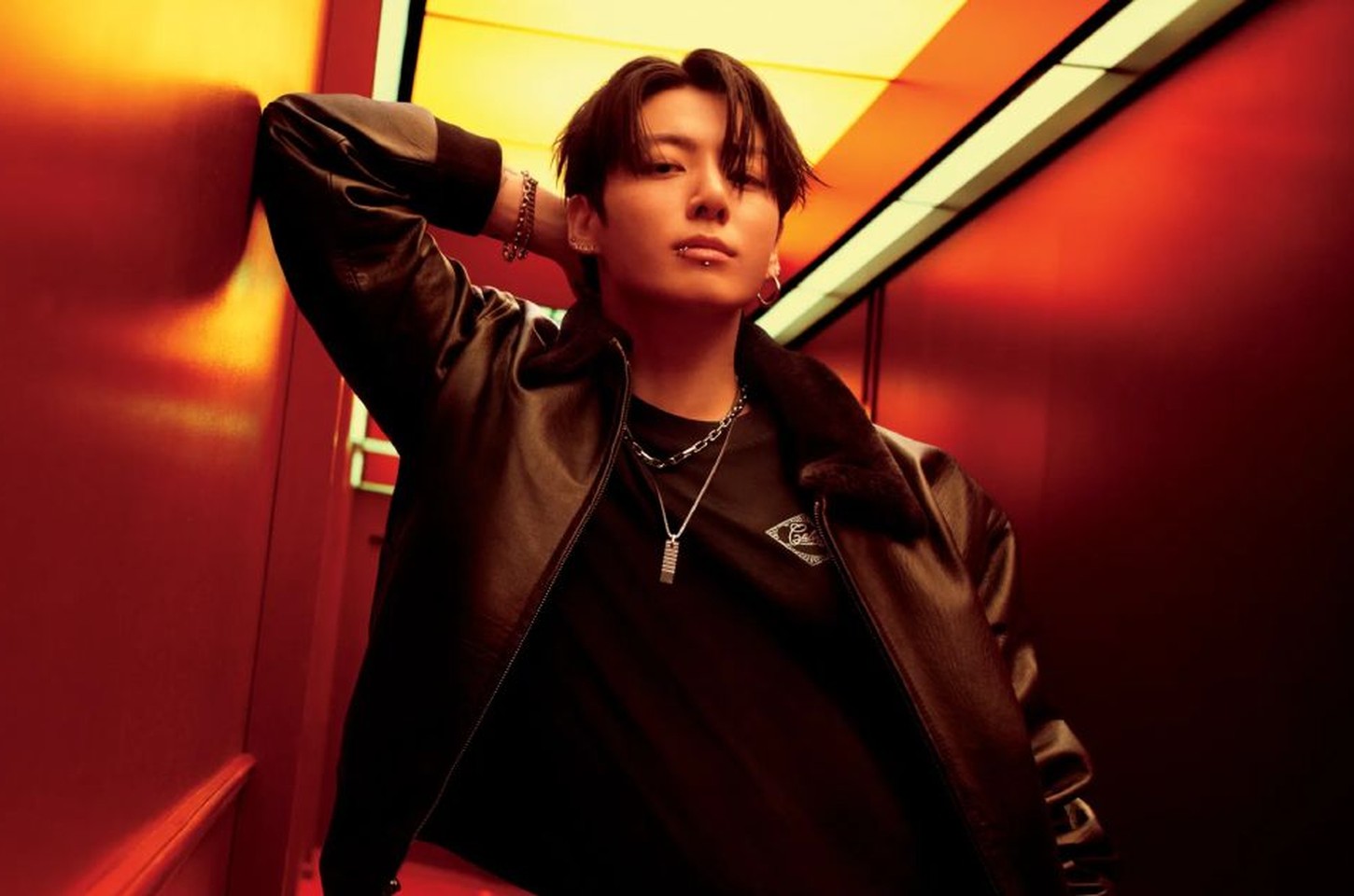 Jung Kook fala sobre evolução artística e bem-estar em entrevista à Rolling Stone