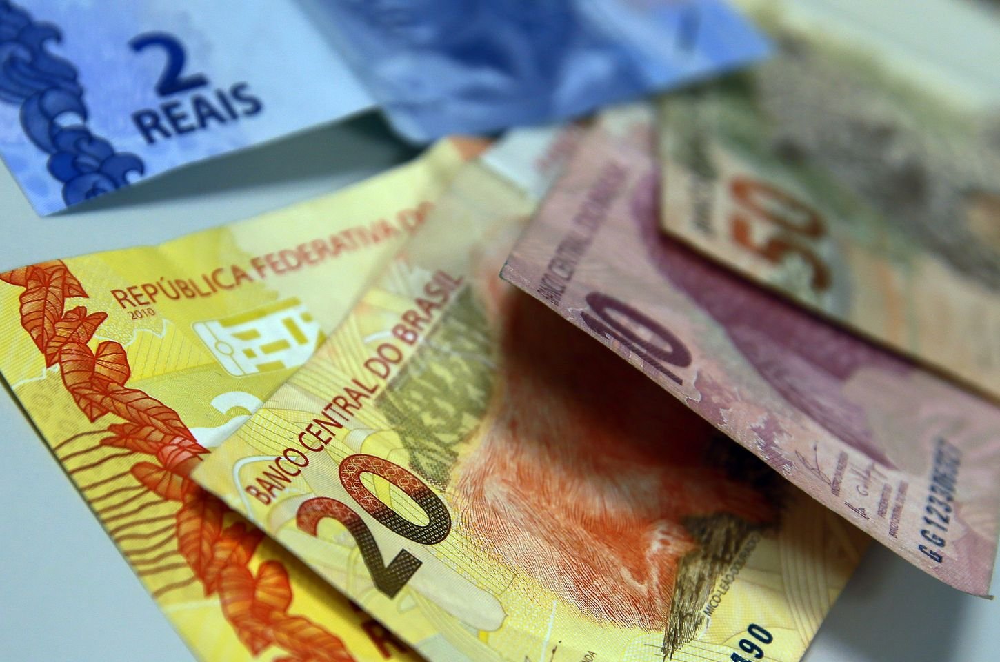 Juros altos impedem queda da dívida pública federal em janeiro